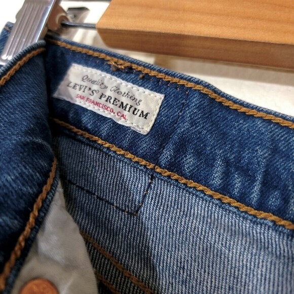 LEVI'S Wedgie Shorts with Cut Off Hem in Love Triangle Blue Rigid Denim 24 - Picture 9 of 10